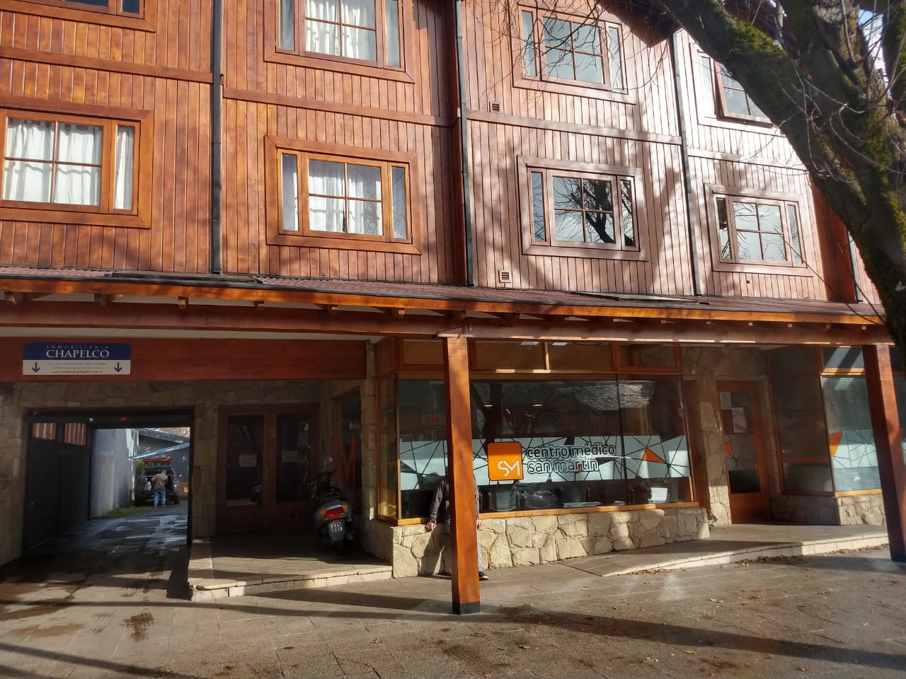 Fachada Centro Médico San Martín